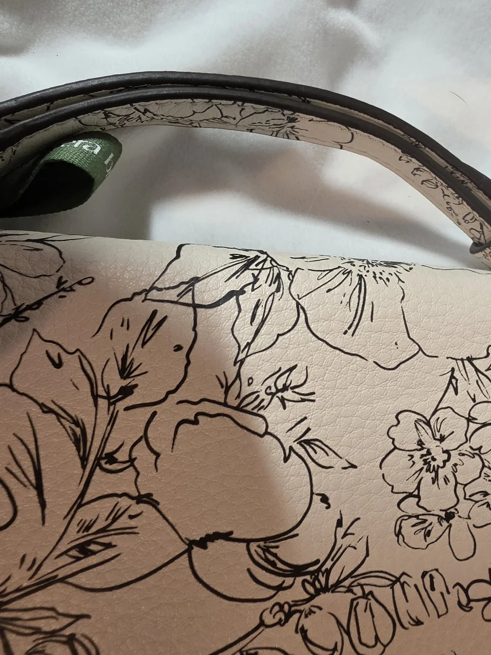 NWT Vera Bradley RFID Accordion Wristlet Cottage Cream Bloom Floral Wallet